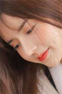 青山秋色暗，灯寒花岁短好书