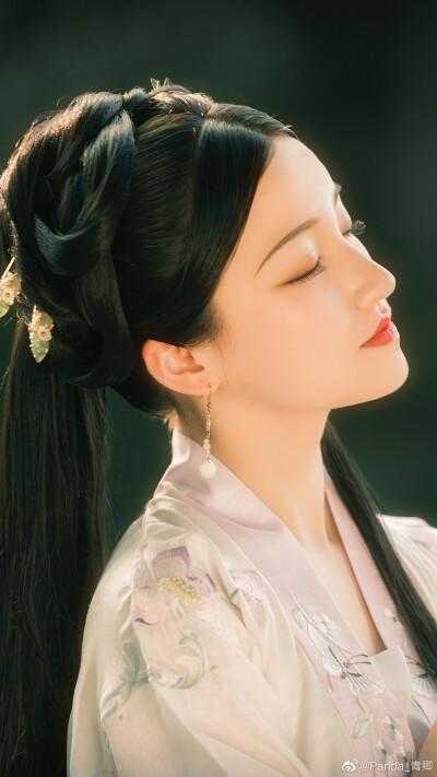 总裁把千万奖金颁给女实习生后，我直接让公司破产爽文