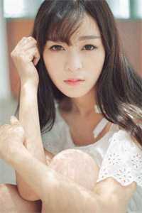 指尖划他下颌，我笑他亲手推开我未删节