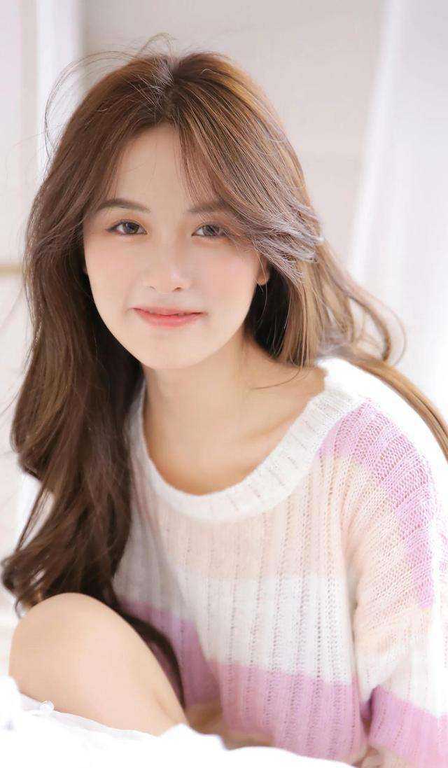 女总裁将五百万奖金颁给实习生后，我直接让公司破产精彩