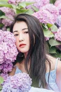 大婚三天，夫君抱着庶妹要进门在线