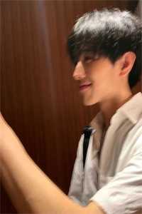 妻子爱玩主仆游戏，我让她一无所有最新章节