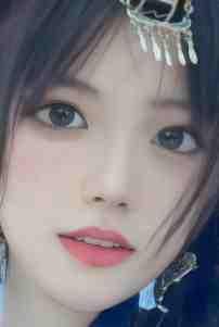 指尖划他下颌，我笑他亲手推开我最新热门小说