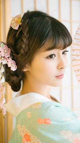 毕业旅行班花提出投喂野生棕熊，全班成了小点心推荐